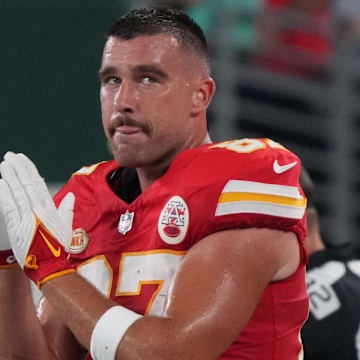 East Rutherford, NJ    October 1, 2023    Travis Kelce of the Chiefs in the first half. The New York Jets host the Kansas City Chiefs at MetLife Stadium in East Rutherford, NJ on October 1, 2023.