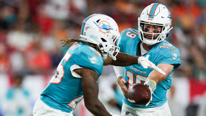 Miami Dolphins quarterback Skylar Thompson (19) hands off to running back Jaylen Wright (25) against the Tampa Bay Buccaneers in the third quarter during preseason at Raymond James Stadium.