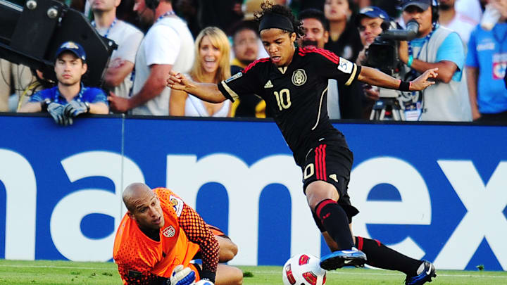 Mexico's Giovani DosSantos (R) drives th