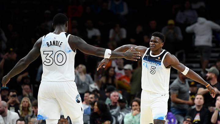 Minnesota Timberwolves v Phoenix Suns