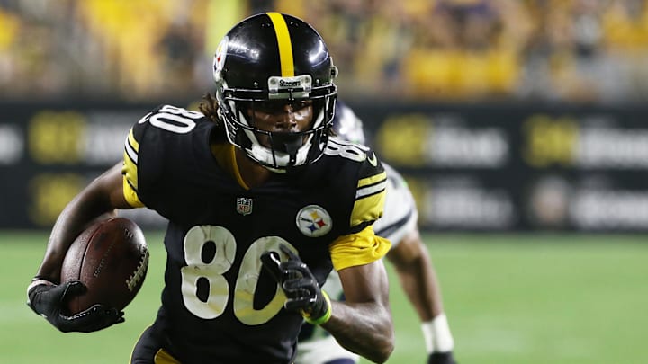 Aug 13, 2022; Pittsburgh, Pennsylvania, USA; Pittsburgh Steelers wide receiver Tyler Vaughns (80) runs for a touchdown on a pass reception against the Seattle Seahawks during the fourth quarter at Acrisure Stadium. The Steelers won 32-25. Mandatory Credit: Charles LeClaire-Imagn Images