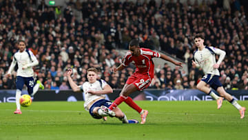 Sueco balançou a rede, mas se machucou no lance e foi substituído