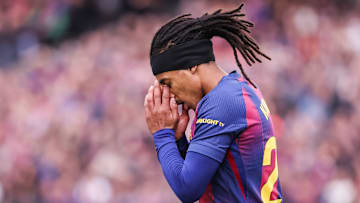 Jules Koundé est blessé avec le Barça.