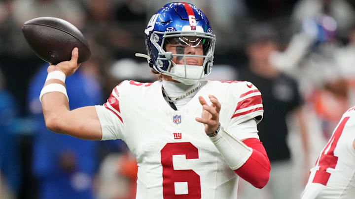 Oct 5, 2025; New Orleans, Louisiana, USA; New York Giants quarterback Jaxson Dart (6) throws a pass during the first quarter against the New Orleans Saints at Caesars Superdome. Oct 5, 2025; New Orleans, Louisiana, USA; New York Giants quarterback Jaxson Dart (6) throws a pass during the first quarter against the New Orleans Saints at Caesars Superdome.