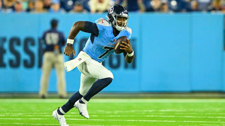 Aug 10, 2024; Nashville, Tennessee, USA;  Tennessee Titans quarterback Malik Willis (7) runs the ball against the San Francisco 49ers during the second half at Nissan Stadium. Mandatory Credit: Steve Roberts-USA TODAY Sports