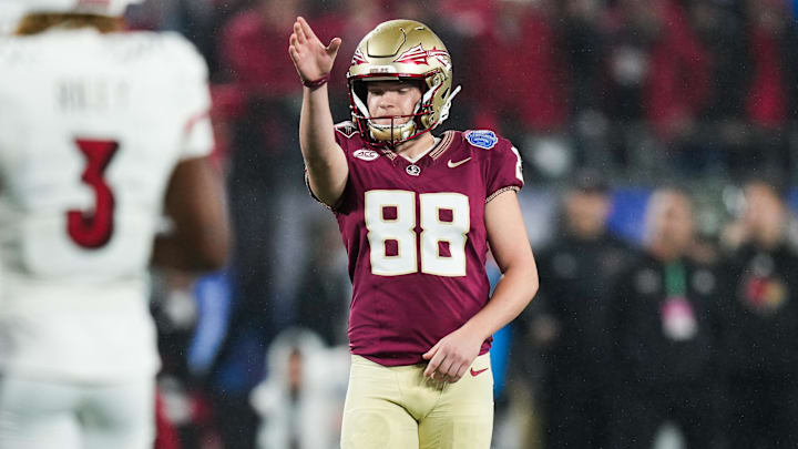 Dec 2, 2023; Charlotte, NC, USA; Florida State Seminoles place kicker Ryan Fitzgerald (88) lines up a field goal during the fourth quarter against the Louisville Cardinals at Bank of America Stadium. Mandatory Credit: Jim Dedmon-Imagn Images