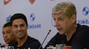 Früher war Arsene Wenger (mitte) Trainer von Mikel Arteta (links).