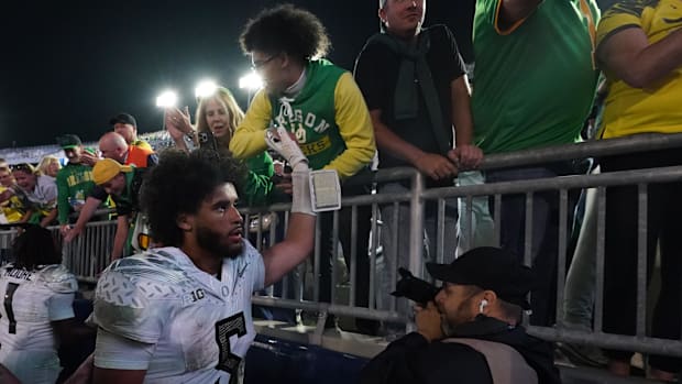 Oregon Ducks Dan Lanning Dante Moore Dakorien Moore Autzen Stadium Indiana Hoosiers College Gameday Eugene 