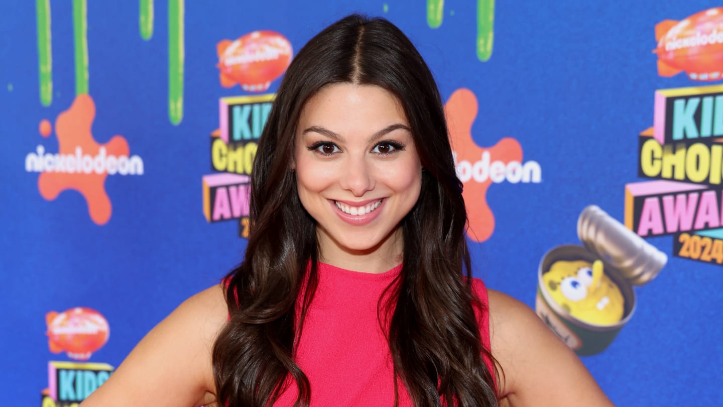 Kira Kosarin plays Betsy Kelso in That '90s Show: Get to know the star!