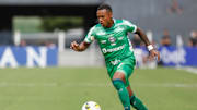 Aos 21 anos, Igor Paixão é o líder de assistências do Coxa na temporada