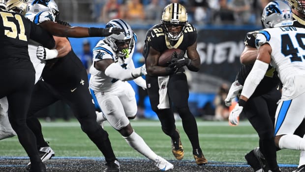 New Orleans Saints running back Jamaal Williams (21) runs with the ball against the Carolina Panthers  