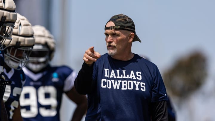 Aug 4, 2022; Oxnard, CA, USA; Dallas Cowboys defensive coordinator Dan Quinn talks to players during training camp at River Ridge Playing Fields in Oxnard, California. Mandatory Credit: Jason Parkhurst-USA TODAY Sports