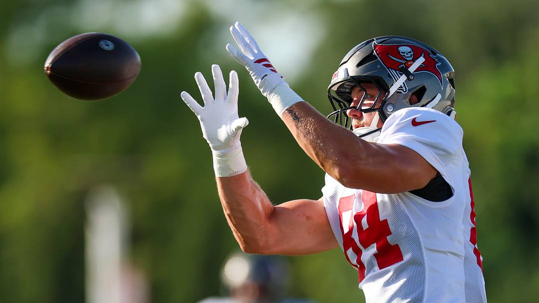 Aug 7, 2026; Tampa, FL, USA; Tampa Bay Buccaneers tight end Bauer Sharp (84) participates in training camp at AdventHealth Training Center. Mandatory Credit: Nathan Ray Seebeck-Imagn Images