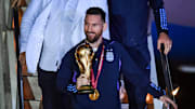 Leo Messi llegando a Argentina en el aeropuerto Ezeiza