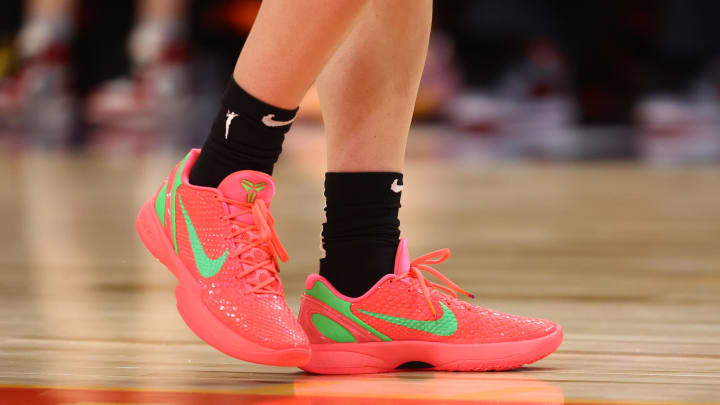 Caitlin Clark wears the Nike Kobe 6.