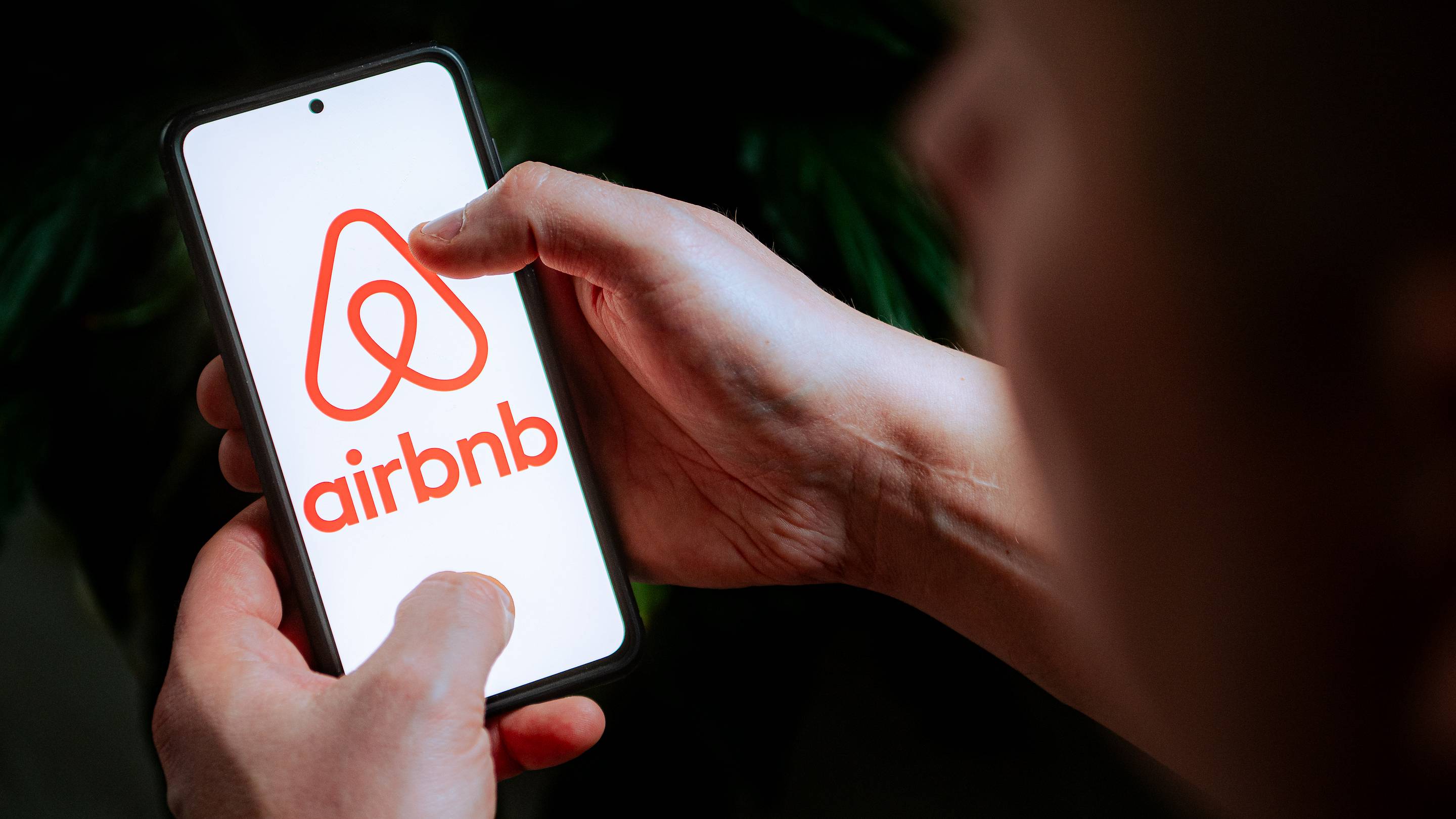 Airbnb Is Offering Free Stays to Victims of LA’s Wildfires