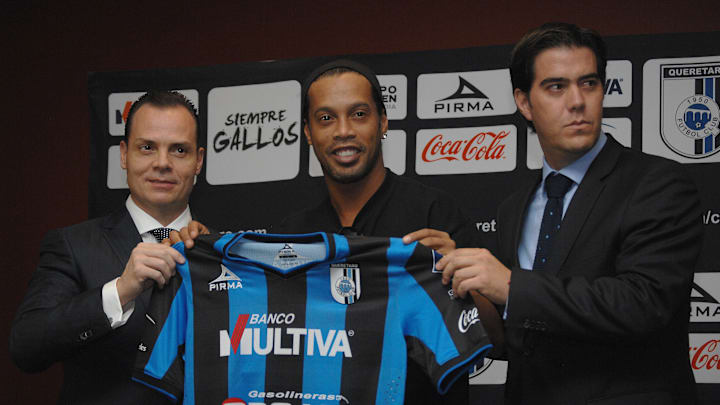 Queretaro officially presents Ronaldinho