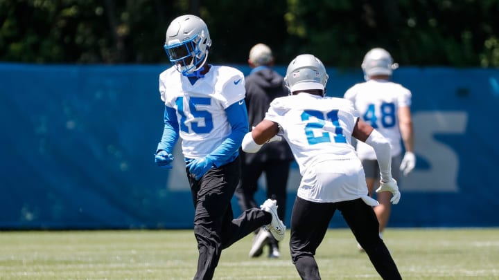 Detroit Lions cornerback Ennis Rakestraw Jr. (15) and cornerback Amik Robertson (21).