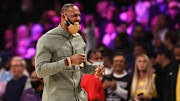 La molestia abdominal de LeBron James ha disminuido