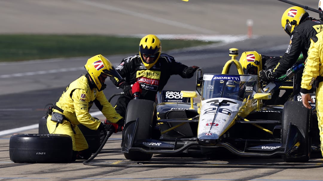 Sep 15, 2024; Nashville, Tennessee, USA;  Crew members for Andretti Autosport with Curb-Agajanian driver Colton Herta (26) of United States change tires during the Big Machine Music City Gran Prix at Nashville Superspeedway. Mandatory Credit: Butch Dill-Imagn Images