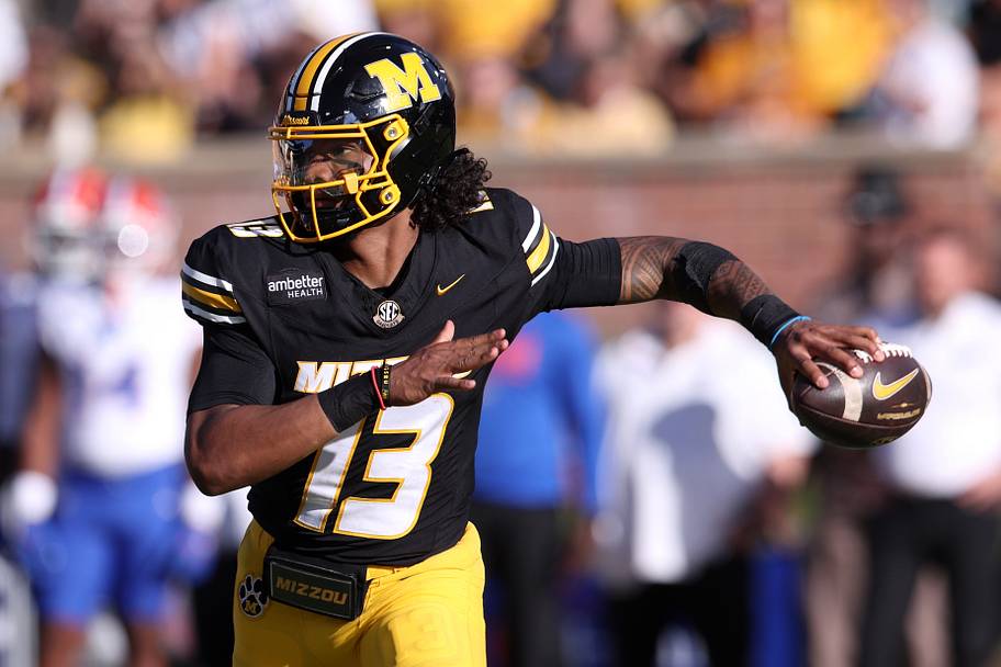 Missouri quarterback Austin Simmons looks to throw in the third quarter against Florida.