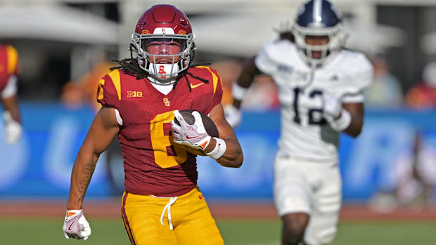 USC Trojans wide receiver Makai Lemon (6) runs down field for a touchdown.