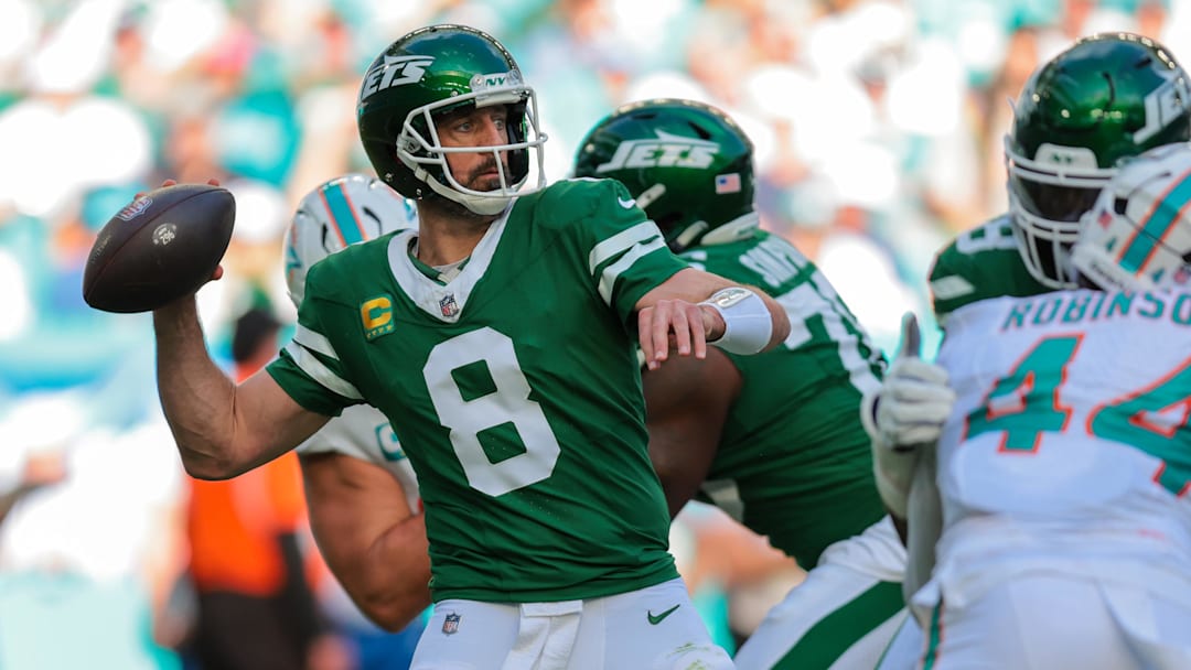 Aaron Rodgers is a top fantasy football streaming quarterback in Week 15.