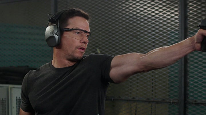 (L to R) Halle Berry as Roxanne Hall and Mark Wahlberg as Mike McKenna in The Union