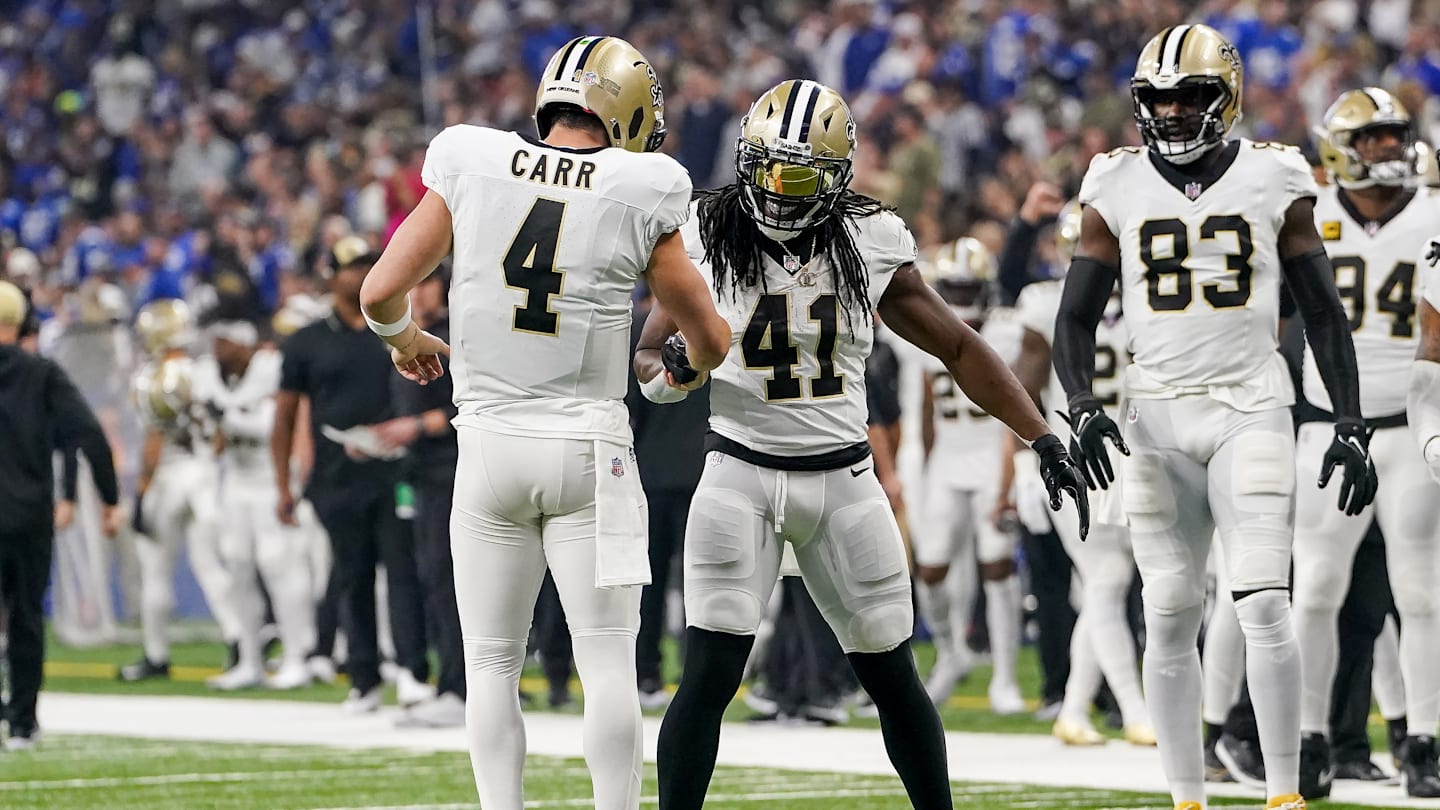 Derek Carr Backs Alvin Kamara During Contract Holdout, Saints at a ...