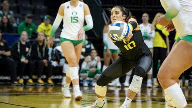 Oregon libero Georgia Murphy dives for the ball as the No. 2 Oregon Ducks open NCAA Tournament play