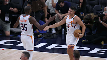 Phoenix Suns v Los Angeles Clippers