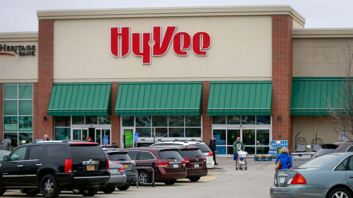 The Hy-Vee grocery store on Douglas Ave. in Urbandale.

Hyvee 20220323 Bh