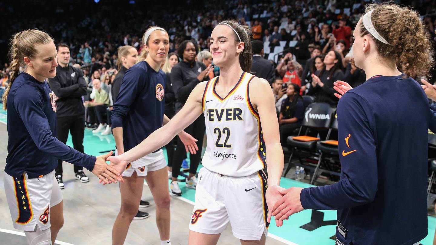 LeBron James Had NSFW Message for Caitlin Clark Haters - Vimarsana News