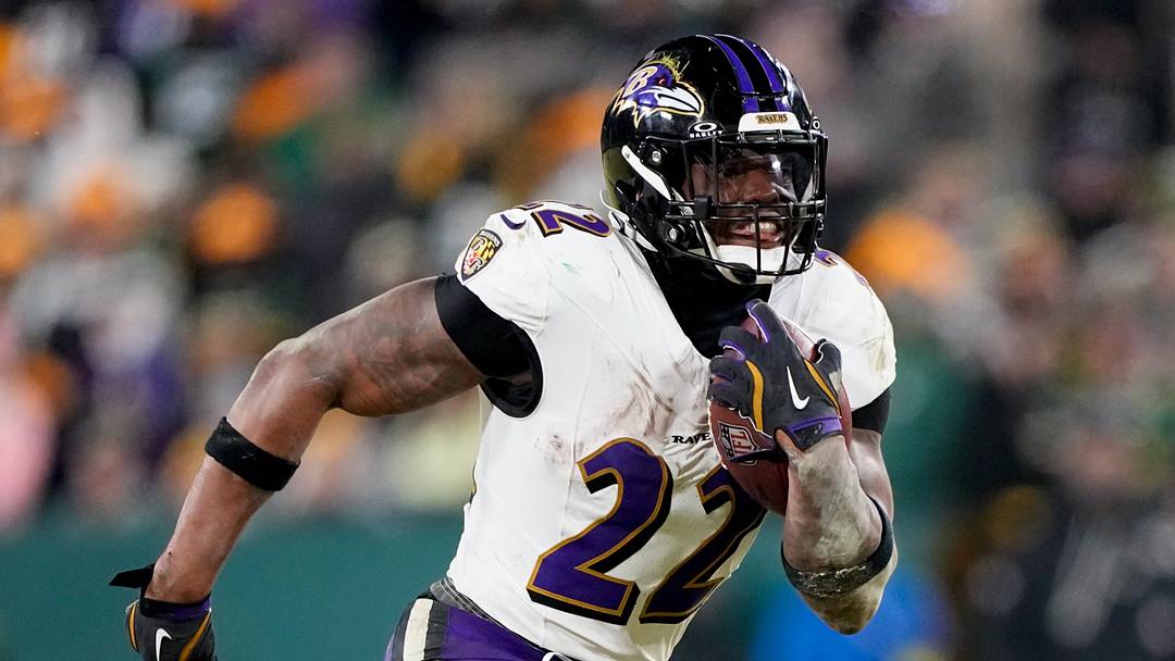 Dec 27, 2025; Green Bay, Wisconsin, USA; Baltimore Ravens running back Derrick Henry (22) runs for a touchdown during the fourth quarter against the Green Bay Packers at Lambeau Field. Mandatory Credit: Jeff Hanisch-Imagn Images Dec 27, 2025; Green Bay, Wisconsin, USA; Baltimore Ravens running back Derrick Henry (22) runs for a touchdown during the fourth quarter against the Green Bay Packers at Lambeau Field. Mandatory Credit: Jeff Hanisch-Imagn Images