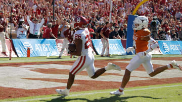 Oklahoma's Kennedy Brooks (26) 