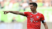 Robert Lewandowski avec le trophée de Bundesliga.