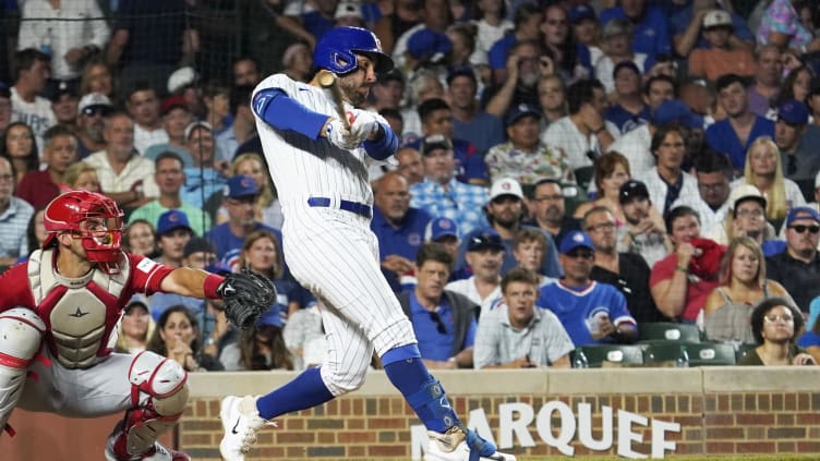 Chicago Cubs right fielder Mike Tauchman (40) hits a single against the Cincinnati Reds