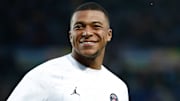 Kylian Mbappé avec le maillot du PSG