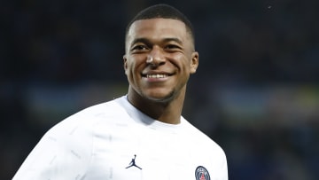 Kylian Mbappé avec le maillot du PSG