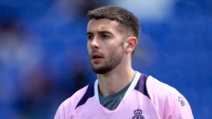 Joan Garcia vient de rejoindre le FC Barcelone. Joan Garcia vient de rejoindre le FC Barcelone.