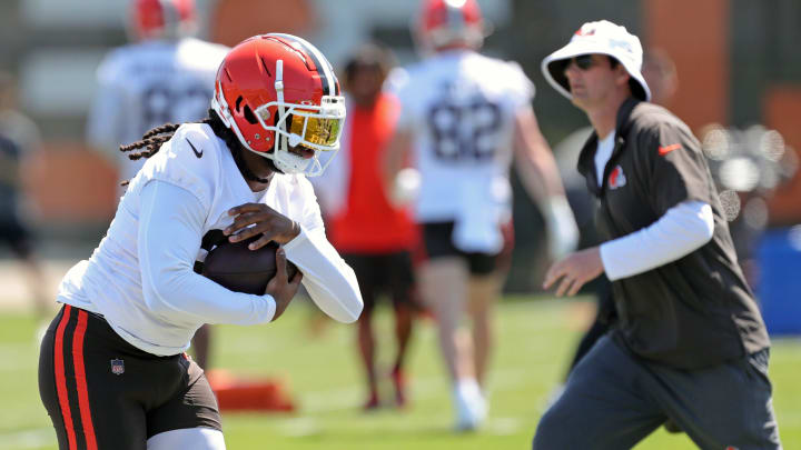 Browns running back D'Onta Foreman runs as offensive coordinator Ken Dorsey watches during minicamp, Wednesday, June 12, 2024, in Berea.