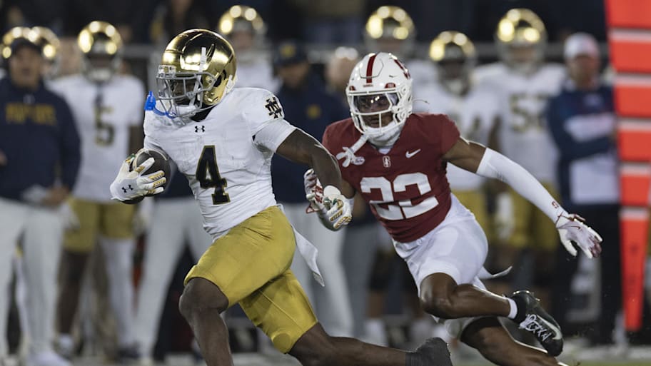 Jeremiyah Love runs the ball