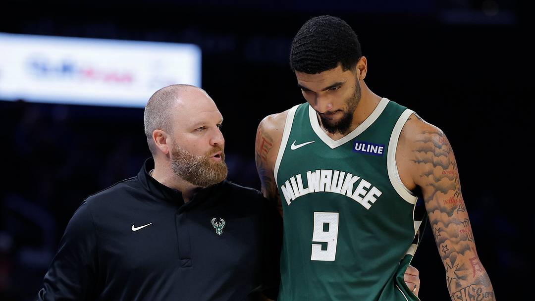 Oct 7, 2026; Oklahoma City, Oklahoma, USA; Milwaukee Bucks head coach Taylor Jenkins talks to center Kel'el Ware (9) during the second half of a preseason game against the Oklahoma City Thunder at Paycom Center. Mandatory Credit: Alonzo Adams-Imagn Images