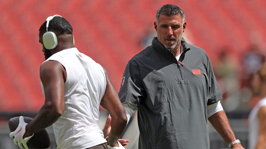 Cleveland Browns senior consultant Mike Vrabel, right, shares a moment with Cleveland Browns wide receiver Elijah Moore before an NFL preseason football game at Cleveland Browns Stadium, Saturday, Aug. 10, 2024, in Cleveland, Ohio.
