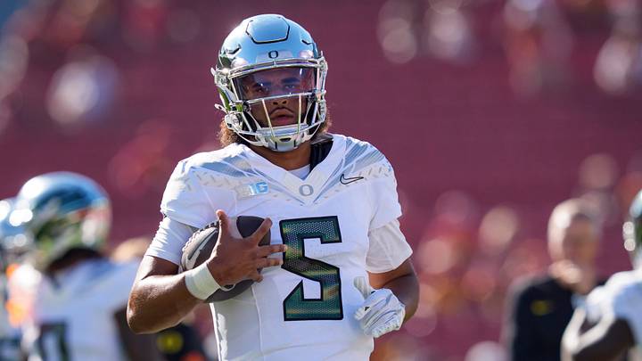 Oregon quarterback Dante Moore warms up as the Oregon Ducks face the USC Trojans on Sept. 26, 2026, at Los Angeles Memorial Coliseum in Los Angeles, California.