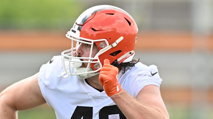 Cleveland Browns tight end Carsen Ryan (48) runs a route during rookie minicamp