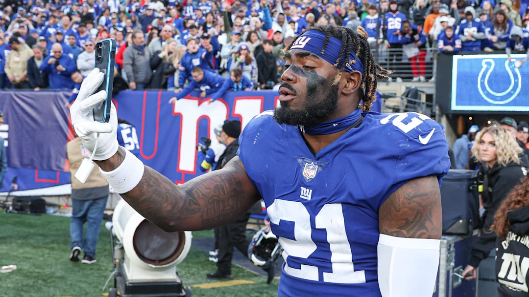Jan 1, 2023; East Rutherford, New Jersey, USA; New York Giants safety Landon Collins (21) addresses social media on a smart phone after defeating the Indianapolis Colts at MetLife Stadium. Mandatory Credit: Vincent Carchietta-Imagn Images