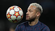 Le Brésilien serait contesté au sein du club parisien.