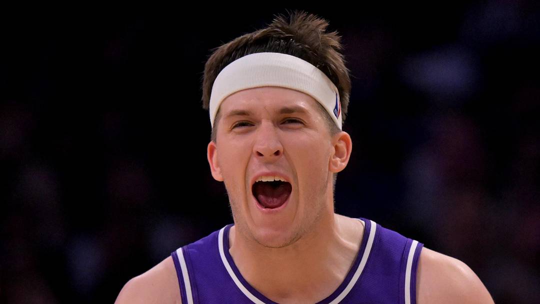Feb 5, 2026; Los Angeles, California, USA; Los Angeles Lakers guard Austin Reaves (15) reacts at the buzzer defeating the Philadelphia 76ers at Crypto.com Arena. Mandatory Credit: Jayne Kamin-Oncea-Imagn Images Feb 5, 2026; Los Angeles, California, USA; Los Angeles Lakers guard Austin Reaves (15) reacts at the buzzer defeating the Philadelphia 76ers at Crypto.com Arena. Mandatory Credit: Jayne Kamin-Oncea-Imagn Images