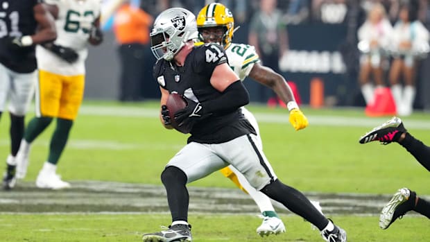 Las Vegas Raiders linebacker Robert Spillane
